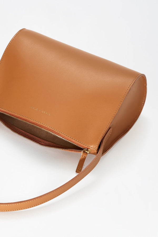 The Hug Shoulder Bag Saddle
