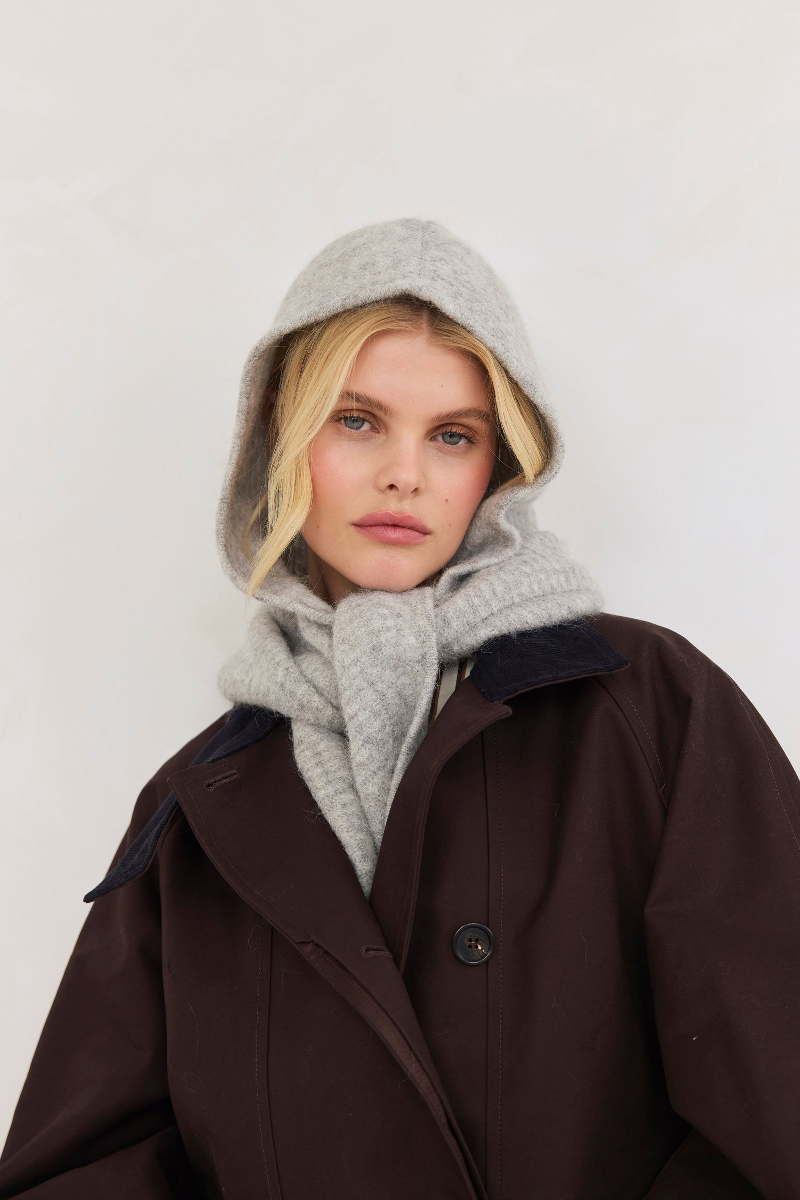 The Alpaca Hooded Scarf Light Grey – September