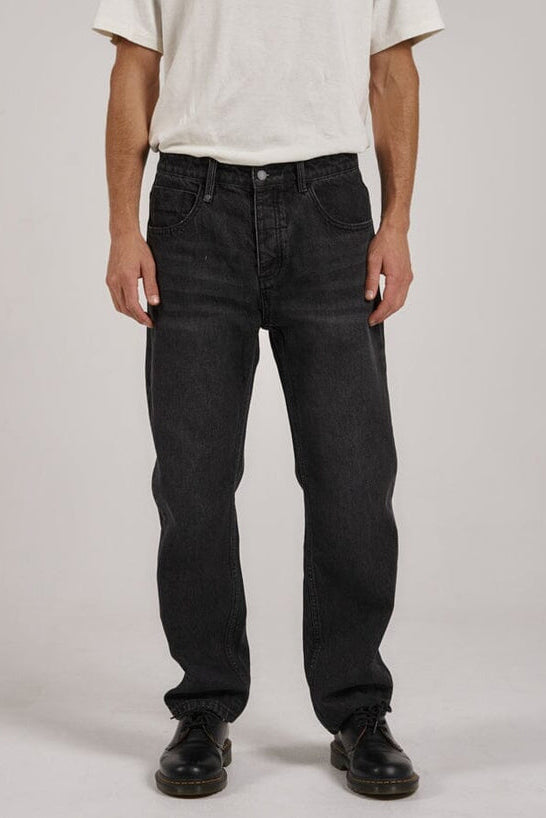 Straight Line Jean Smoke Black