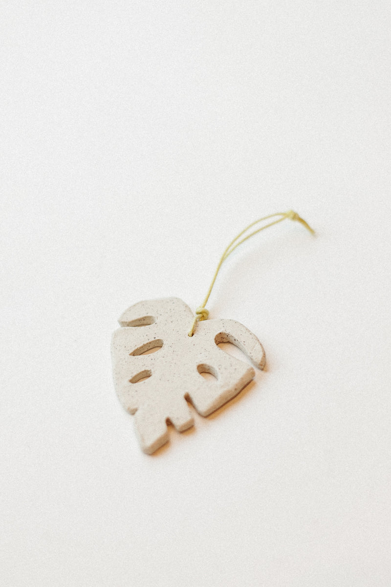 Monstera Ornament White Speckle