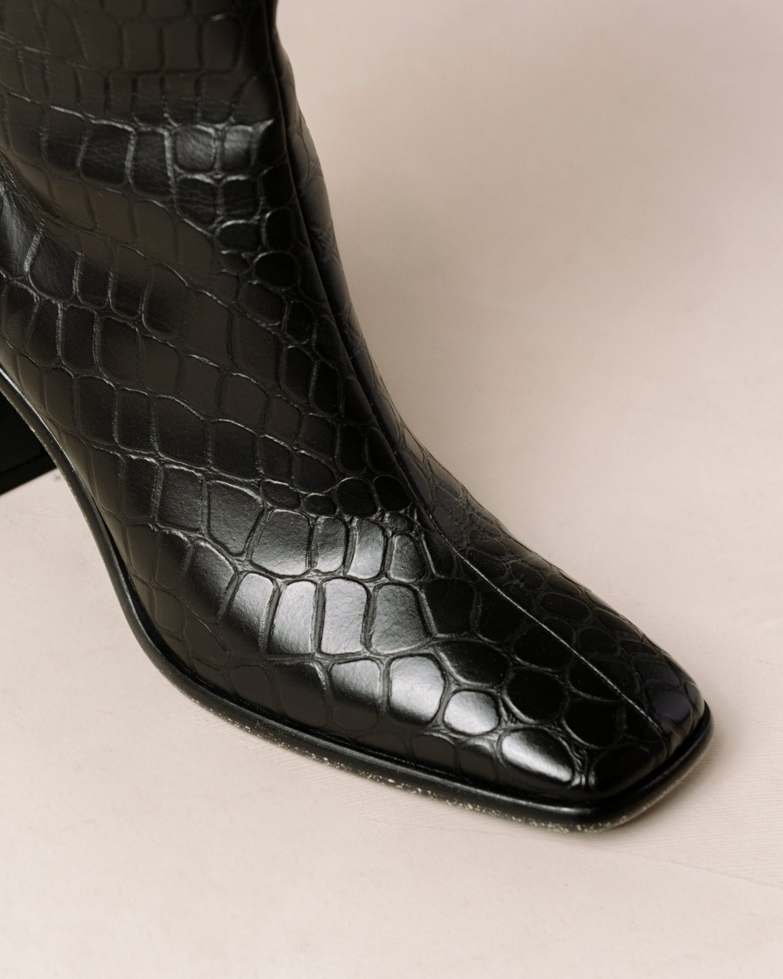 East Boot Apple Alli Black – September