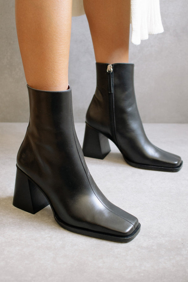 South Boot Black