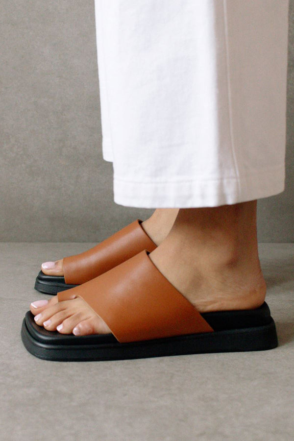 Toe Ring Sandal Tan