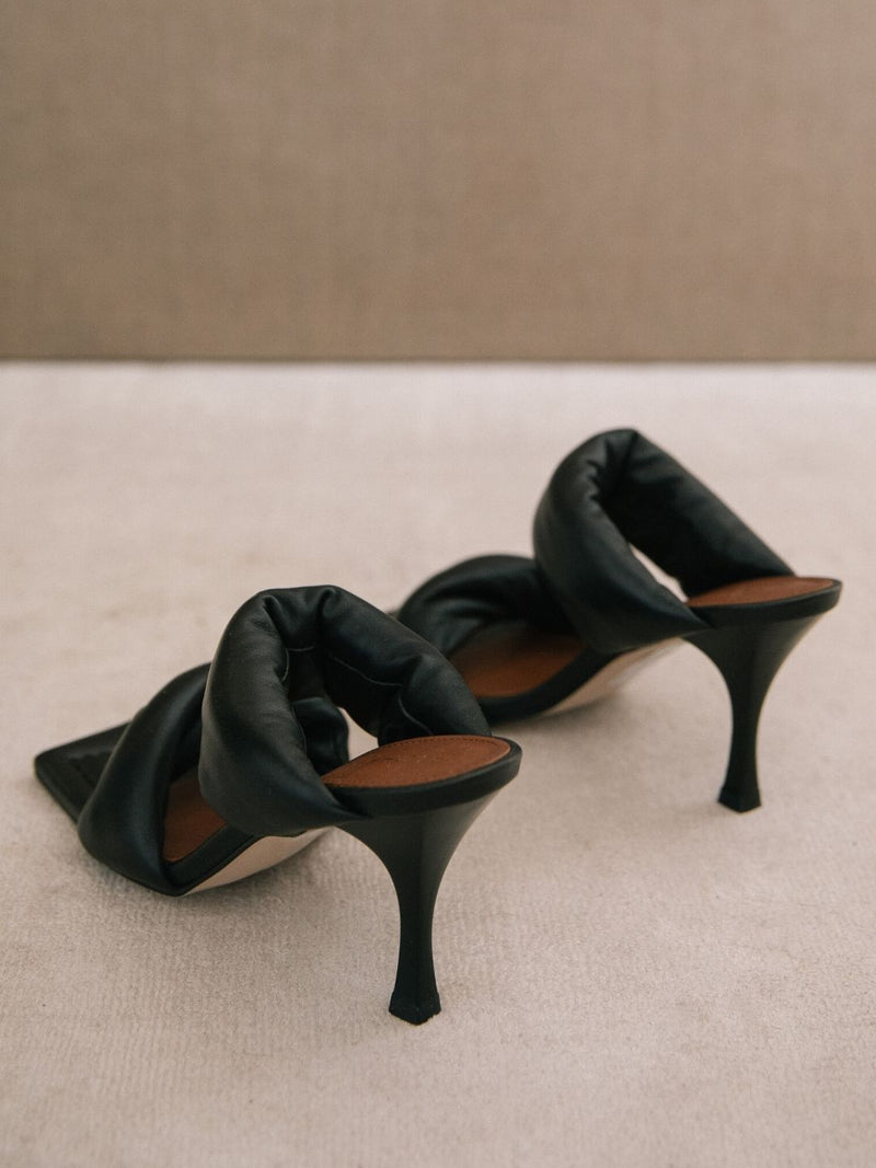 Twist Strap Sandal Black